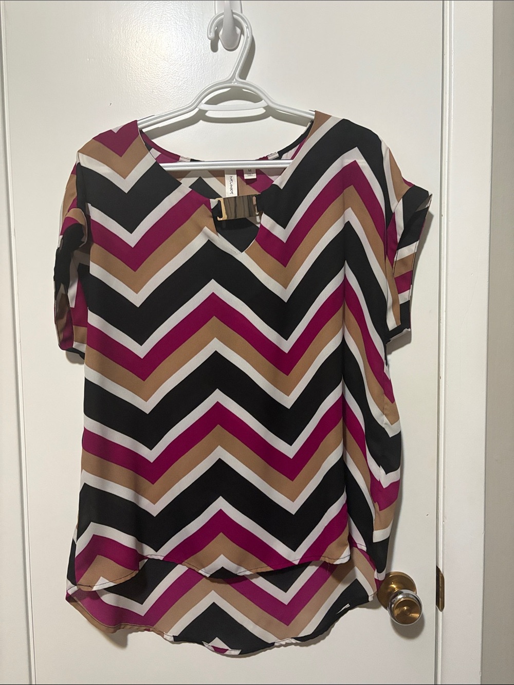 Tacera Chevron Short Sleeve Blouse in Black, Fuchsia & Tan